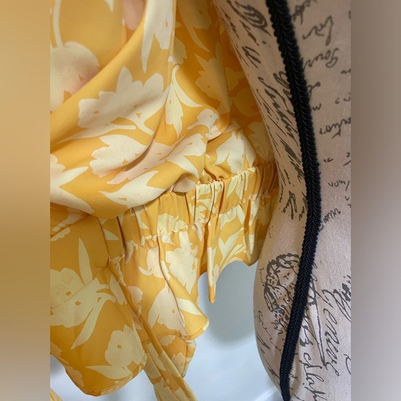 🍂 Joie Yellow and White Wrap Top with V-Neckline - Picture 6 of 9